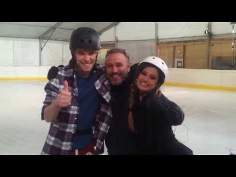 Notti sul ghiaccio : Milly scherza con i maestri