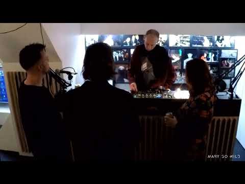 Live In-store Session: Random XS