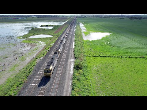 4PM4 Freight Train: Steel Wagons & Shipping Containers Chased By Drone (16/10/2022)- PoathTV Railway