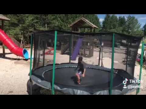 kako uraditi pravilno salto na trambulini*slomio se kasnije*