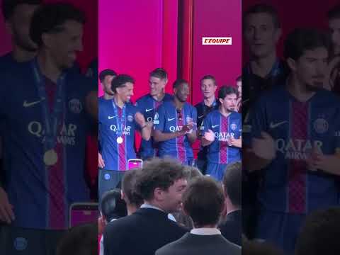 😂 "Et Ousmane Ballon d’Or" chanté à l’Elysée lors de la réception du #psg #championsleague