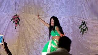 Bhojpuri Super Dance in Saree -Chalkata Hamro Jawa