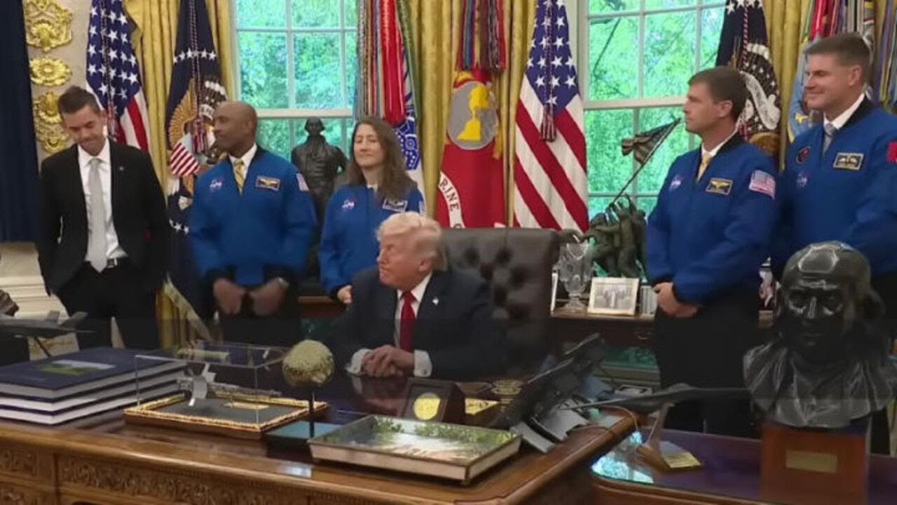 Trump: Per essere astronauti bisogna essere intelligenti ed energici, quindi non avrei problemi