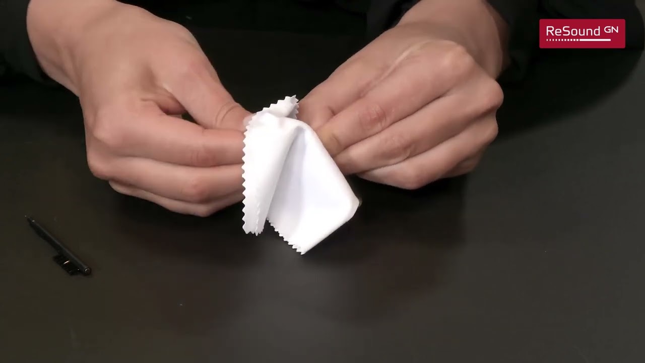 ReSound – How to clean AllFit domes with wax protection loop