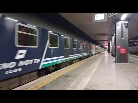 E656 058 in partenza con l' ICN 1955 Roma Termini - Siracusa