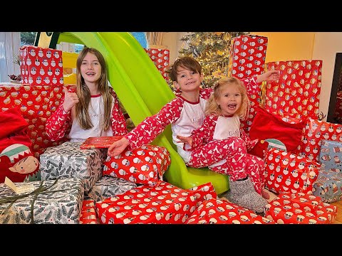 OPENING PRESENTS 🎁 CHRISTMAS DAY SPECIAL 🎅🏼🎄