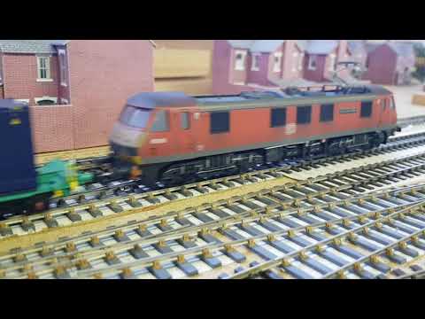 Johnson Street IEMD @ Rose Heath - take 2 - Jack (on retro intermodal) passes Malcolm (on railtours)