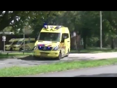 ambulance s 2X 11 130 1X 11 127 met spoed in Zaandam