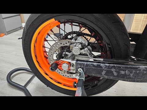 Modifications KTM 690 SMC – R – **SM PROJECT and ALPINA**