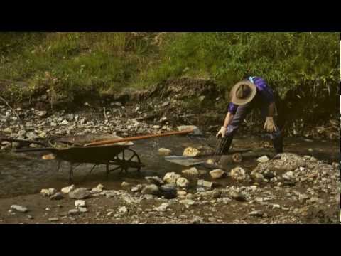 CANADA: YUKON- KLONDYKE ON THE ROAD KM 3.000