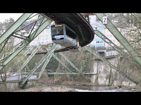 Wuppertal Schwebebahn at night, 2018