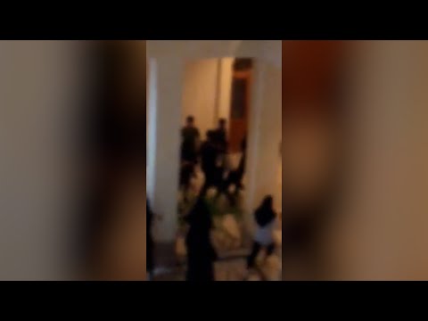 Här brister det för studenterna - attackerar regimens män