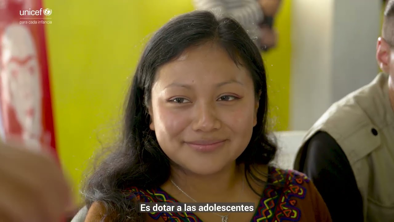 Caty transforma su futuro con educación y el chatbot ¨Futuros que brillan¨ de UNICEF