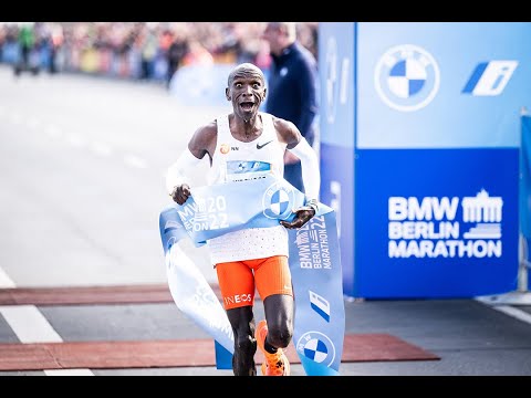 Eliud Kipchoge SMASHES WORLD RECORD at the 2022 BERLIN-MARATHON