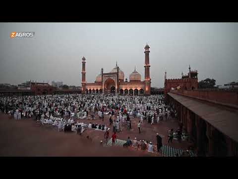 شاهد بالفيديو.. آلاف المسلمين يؤدون صلاة عيد الفطر في مسجد بالعاصمة الهندية نيودلهي