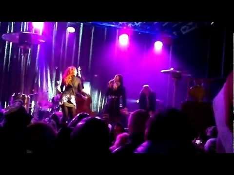 Tanja Mihhailova & Birgit Õigemeel - They kissed a girl :D