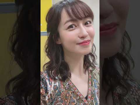 女優ナジャ・ウールは「ヌーディストビーチで育った」