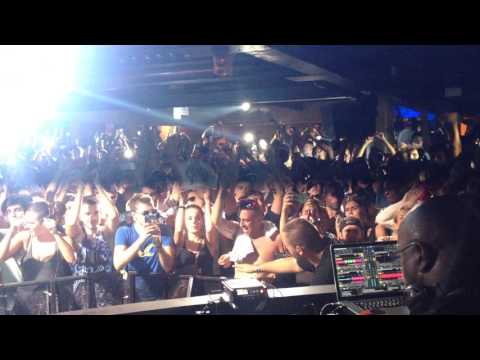 Carl Cox plays 'Fabio Neural - Back Down' @ Il Muretto - Jesolo 2015