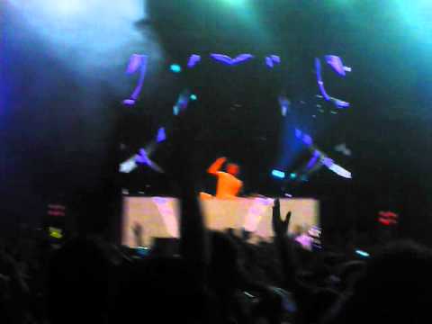 Armin van Buuren playing Beat Service - Fortuna@TMDW 2012 Romania