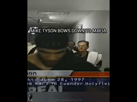 Mike Tyson Bows Down to Italian Mafia at his Ring Entrance