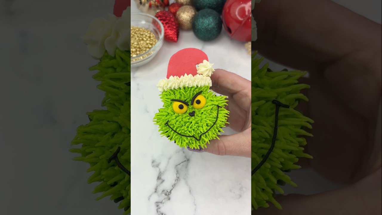 Grinchmas 💚❤️ #cakedbyrach #cakeart #cupcakes #thegrinch #christmas #christmasbaking #shortsfeed