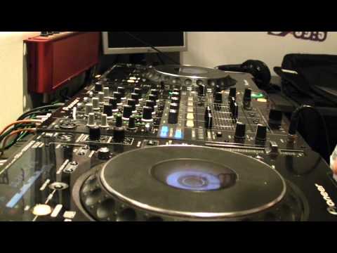 Aeromaschine @ Nights Underground #015 @ Dance FM 89,5 - 02.06.2011 [HD]