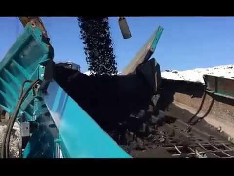 Warrior 1800 Scalping Screen and Trakpactor 320 Impact Crusher | Asphalt