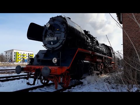 BR 41 1144 verlässt den Bahnhof Arnstadt