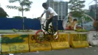 preview picture of video 'Makati bmx rider(by ernie).MP4'