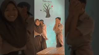 Download lagu Story wa cowok di tampar ama cewek😂 mp3