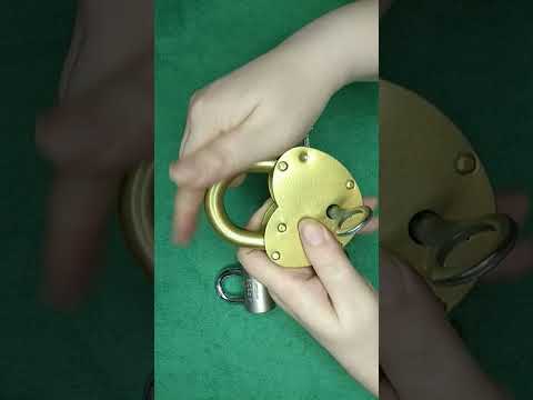 Souvenir padlock heart! #asmr #lock #key