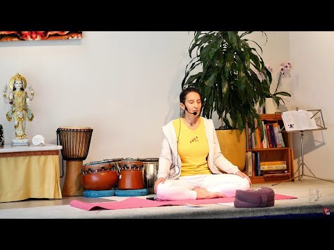 Rückenyogastunde Mittelstufe mit Özgen - Yoga Vidya Ashram Live - 9:15 Uhr 23.09.2021
