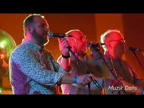 Danse bretonne : baleu - Les traines meuriennes orchestra (fest noz de La nuit Jaune d'Elliant 2018)