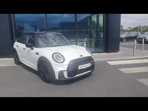 Mini Cooper 5-Door Cooper Sport - Image 2