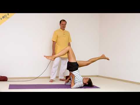 Spagat im Schulterstand - Yoga Asana Lexikon