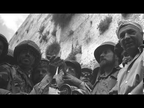 R' Shlomo Carlebach: The Whole Wide World is Waiting to Sing the Song of Shabbos