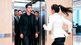 Download lagu Hari pertama pulang, CEO langsung jatuh cinta pada pegawai magang ceroboh di lift mp3