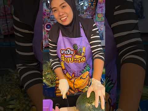 แม่ค้าโชว์ผ่าแตงโมไม่ให้เห็นเม็ด!