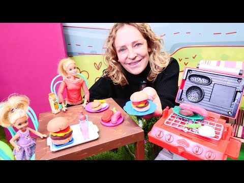 Spielzeugvideo mit Nicole - Grillparty im Garten - Spielspaß mit Barbie - PlayDoh Grill