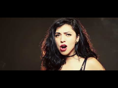 Busco a alguien Flor Amargo ft. Mon Laferte [Official video]