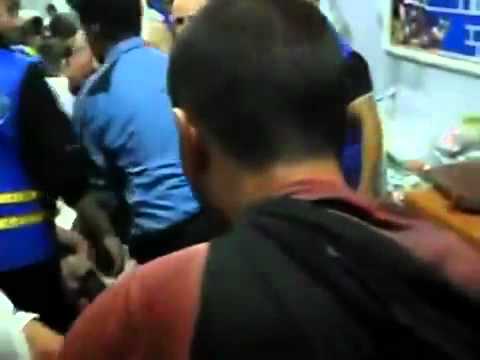 الاسرى والجرحى الذين تم تحريرهم من قبل الجيش الحر في مدينة معرة النعمان في محافظة إدلب