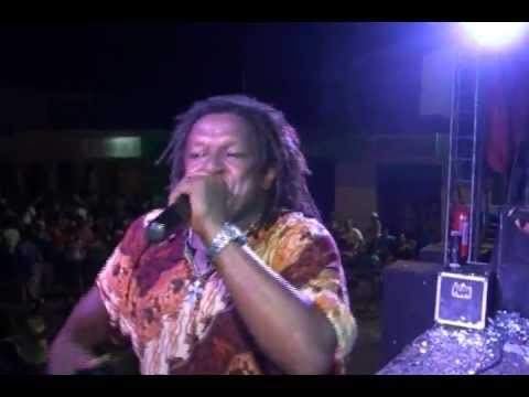 Banda Traira de Óculos   Praça do Centenário