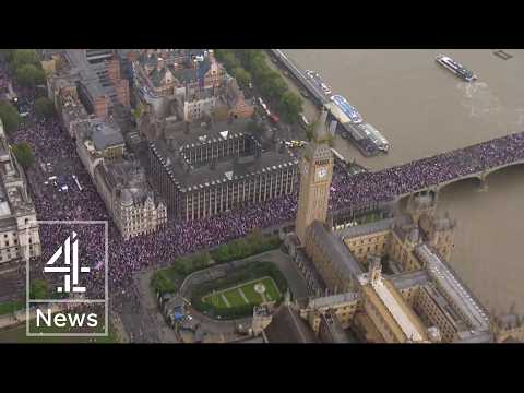 Tensions and some violence as 100,000 attend London far right rally
