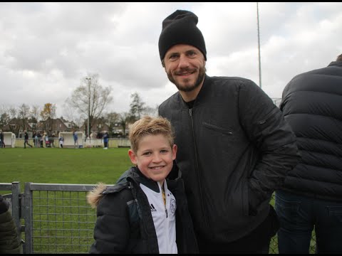 Soccer team and Demy ter Hove meets Lasse Schöne (Ajax) v.v.Schoten vs RCH JO9-1 2017