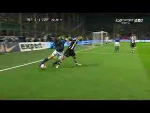 Zanetti run v Juventus Umilia Nedved