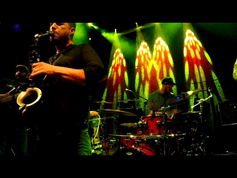 SCOTT PADDOCK LIVE SAX SOLO OVER SOULIVE TUNE RIGHT ON W/ SQUARING THE CIRCLE