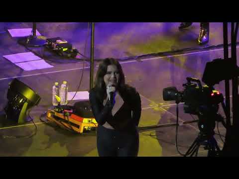 2022 12 02 Maren Morris - The Middle