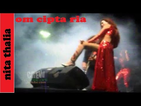 Nita thalia with dancer aksi panggung heboh.