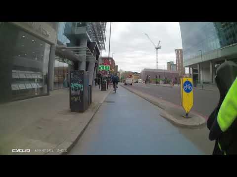 DY69ZVJ - Blatant Red Light Jump - Met Don't Action