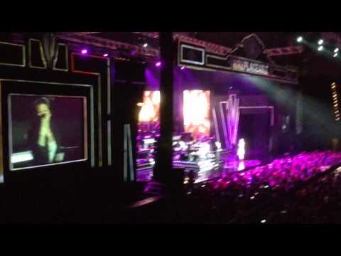 Andien feat. Raisa - Dia Milikku [at] IRREPLACEABLE CONCERT